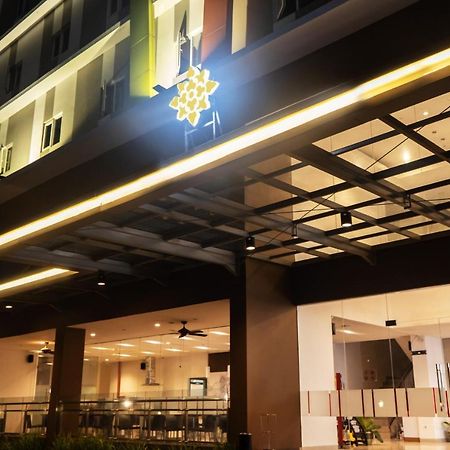 Lynn Hotel Serang Exterior foto