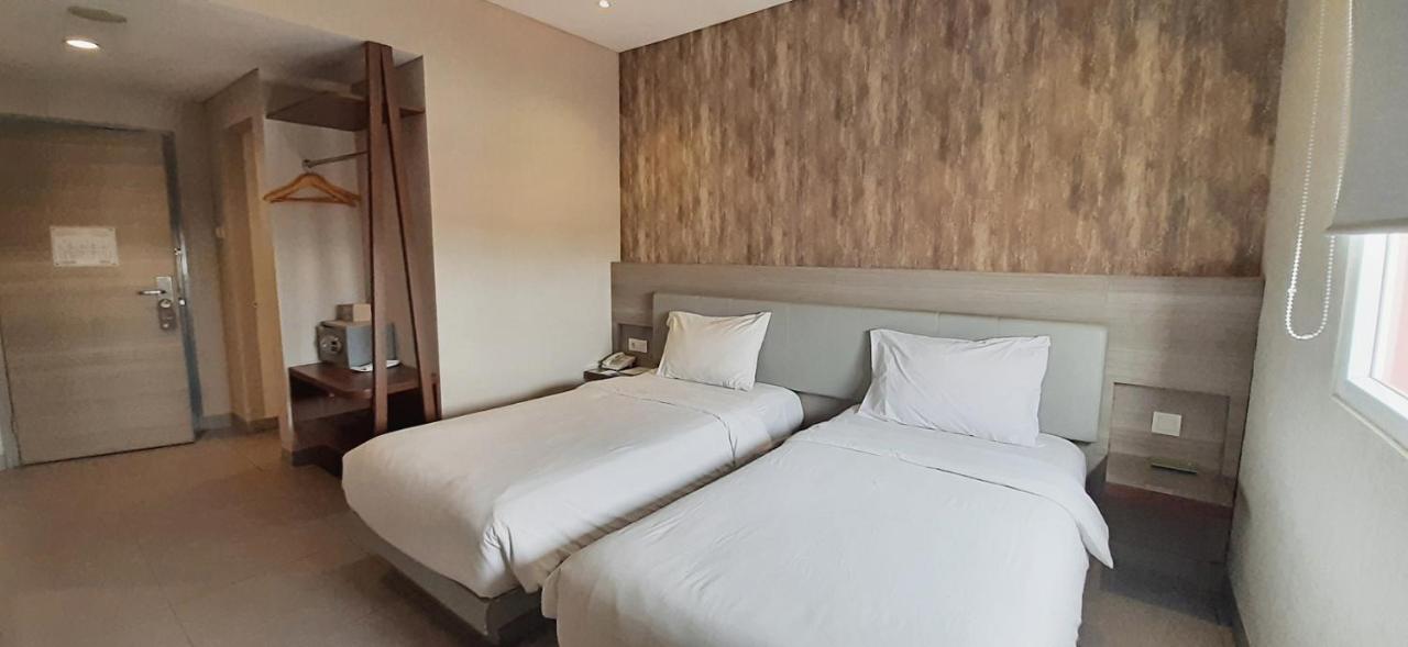Lynn Hotel Serang Exterior foto