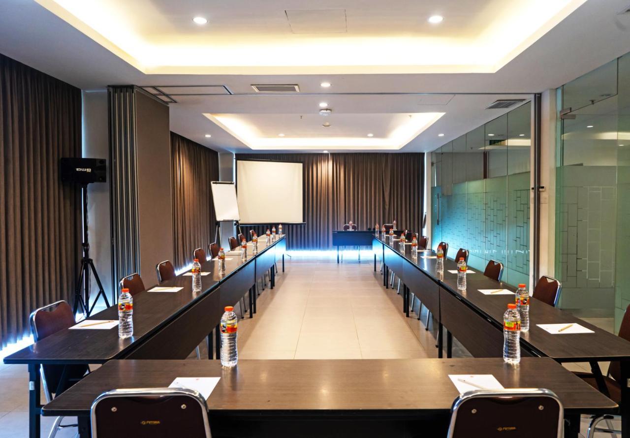 Lynn Hotel Serang Exterior foto