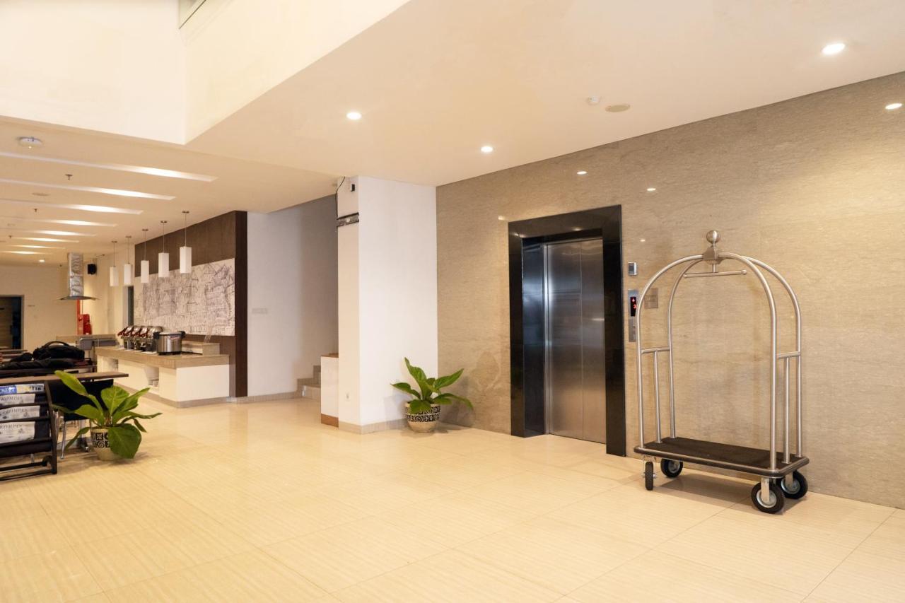 Lynn Hotel Serang Exterior foto